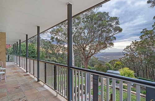 Ferny Creek House | Breathtaking 5BR Highview Hermitage