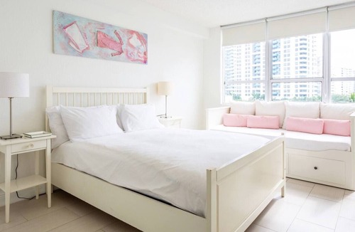 West Avenue Apartment | Breathtaking bay view apartment South Beach