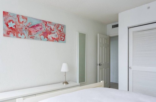 West Avenue Apartment | Breathtaking bay view apartment South Beach