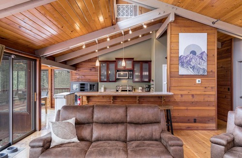 Placerville Cabin | Breathtaking Cabin With Hot Tub Overlooking River