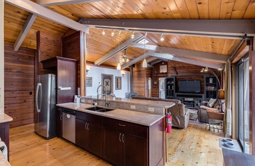 Placerville Cabin | Breathtaking Cabin With Hot Tub Overlooking River