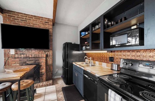 Mount Washington Apartment | Breathtaking City View - 1 Bed -Stylish & Serene
