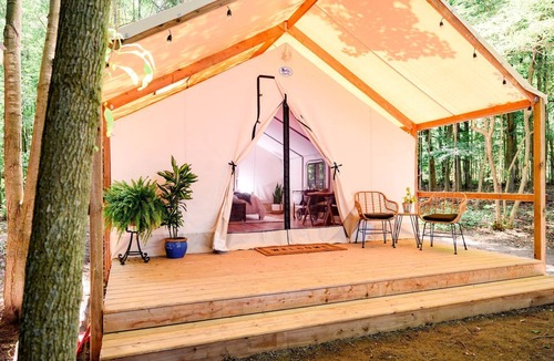 Ashfield-Colborne-Wawanosh RV Rental | Breathtaking Equipped Safari Tent with Spectacular Design in Ontario