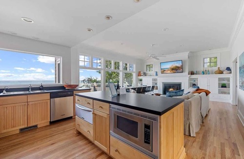 New Buffalo House | Breathtaking Home on Lake MI w Priv Beach & VIEWS