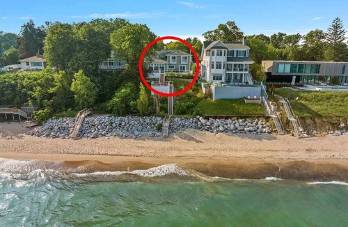 New Buffalo House | Breathtaking Home on Lake MI w Priv Beach & VIEWS