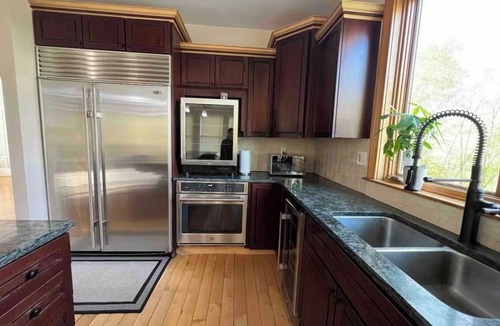 Columbia House | Breathtaking home with unforgettable views