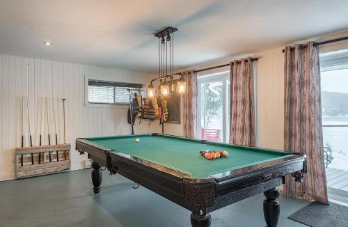 Chertsey Ski Chalet | Breathtaking Lake View With Spa Chalet 360