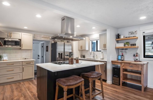 Hauser House | Breathtaking Lake Views | Private Dock, Fire Pit & Chef’s Kitchen