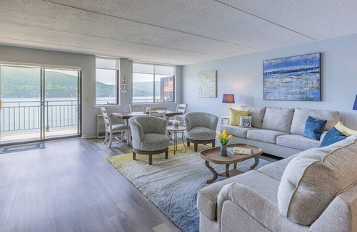 Naples Condo | Breathtaking Lakefront Condo w/ Lake Views