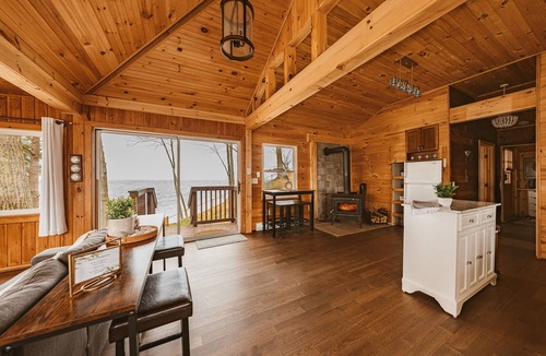 Wolcott Cabin | Breathtaking Lakefront Cabin On Lake Ontario with Beach!