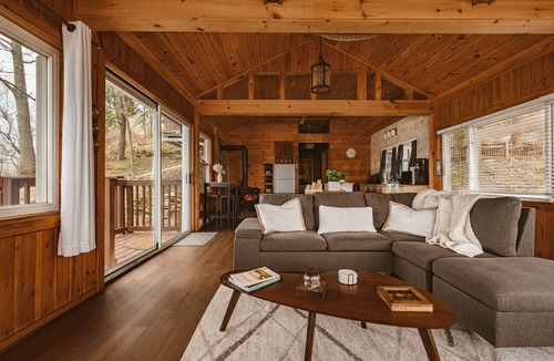 Wolcott Cabin | Breathtaking Lakefront Cabin On Lake Ontario with Beach!