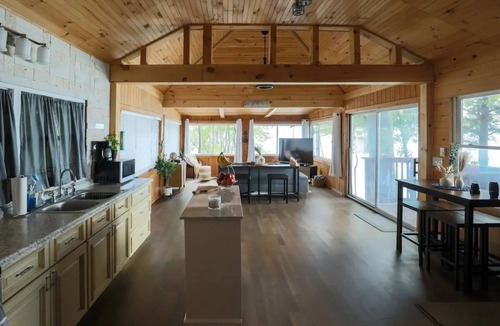 Wolcott Cabin | Breathtaking Lakefront Cabin On Lake Ontario with Beach!