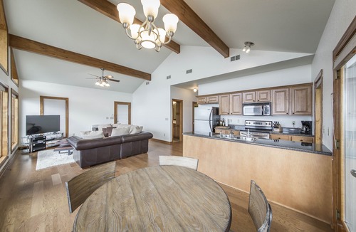 Quitman House | Breathtaking Lakeview GUEST Home in Diamond Bluff