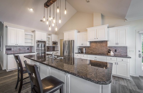 Quitman House | Breathtaking Lakeview Home in Diamond Bluff