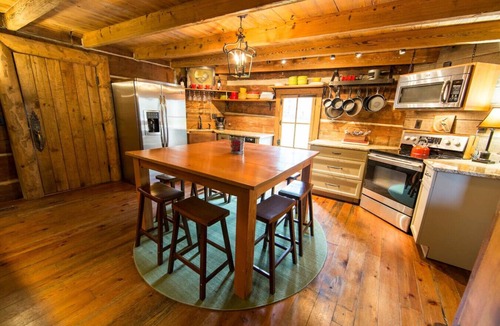 Knoxville Cabin | Breathtaking Luxury Log Cabin on TN Horse Farm