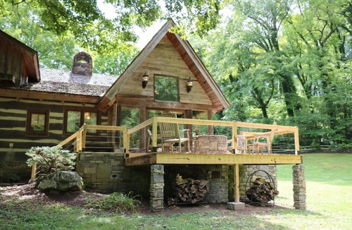 Knoxville Cabin | Breathtaking Luxury Log Cabin on TN Horse Farm