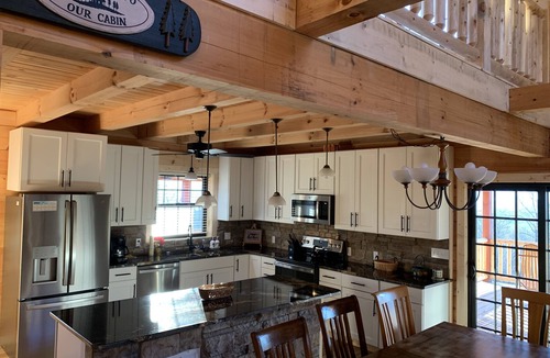Rock Harbor Cabin | Breathtaking Mountain Lake Retreat