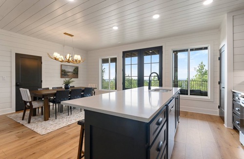 Broken Bow Cabin | Breathtaking Mountain Views-Hot Tub/Luxe Firepit/Daybed Swing & Slide- New Cabin