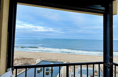 Caine Woods Condo | Breathtaking Ocean view, few steps to the beach!