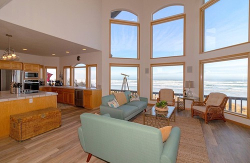 Florence House | Breathtaking Oceanfront Getaway