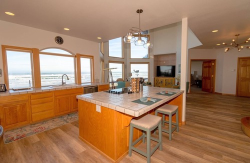 Florence House | Breathtaking Oceanfront Getaway