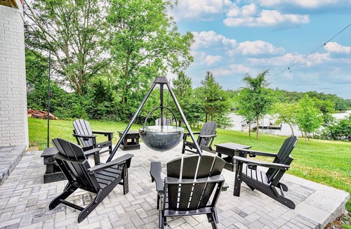 Lavonia House | Breathtaking panoramic lake views on deep water!