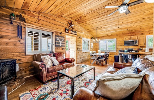 Rainbow Valley House | Breathtaking Pike's Peak View from Adorable Mountain Cabin