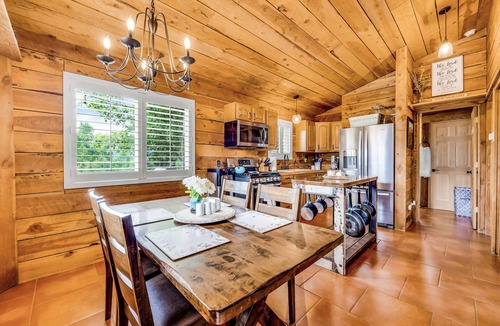 Rainbow Valley House | Breathtaking Pike's Peak View from Adorable Mountain Cabin