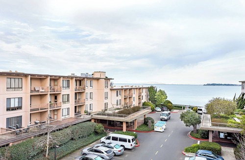 Emeryville Apartment | Breathtaking Place with Beautiful Views