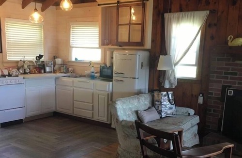 Lebanon Cottage | Breathtaking Private, Lakefront Retreat.