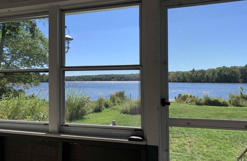 Lebanon Cottage | Breathtaking Private, Lakefront Retreat.