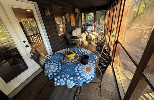 Boswell House | Breathtaking river stay: 3 bedrooms, big views, and pure mountain quiet.