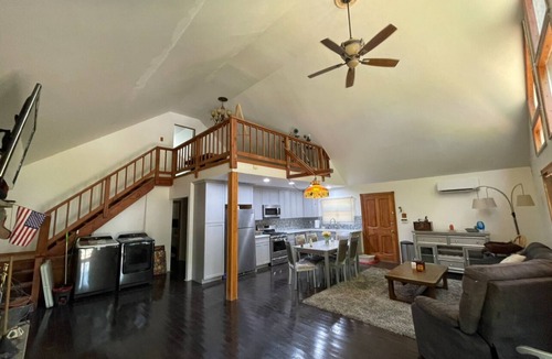 Damascus House | Breathtaking River Front Cabin