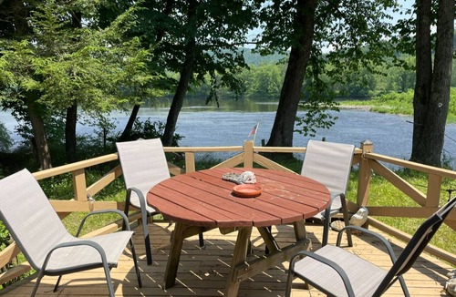 Damascus House | Breathtaking River Front Cabin