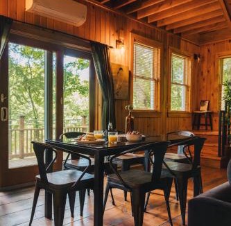 Sparrow Bush House | Breathtaking River Views The Hawks Nest Cabin