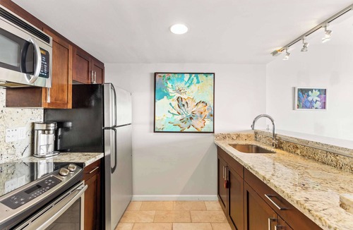 Waikiki Apartment | Breathtaking Studio | Ocean Views + Free Parking