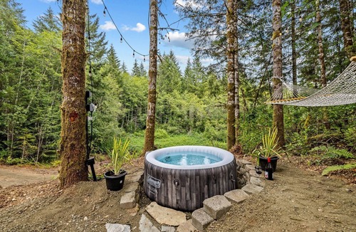Littlerock House | Breathtaking Tiny House with Jacuzzi and Outdoor Shower in Washington