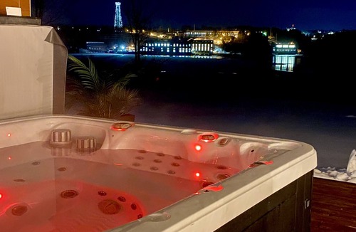 Mauricie Apartment | Breathtaking views, 2 spas, sauna, steam room.