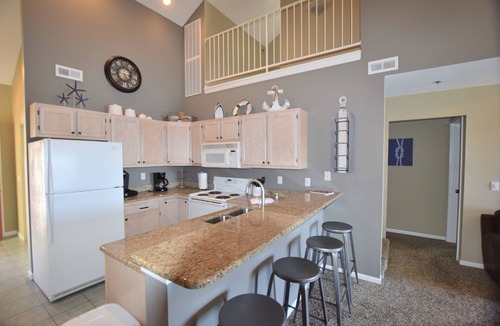 Osage Beach Condo | Breathtaking view! 2 Pools & Beach - 4 Enclosed Bedrm/3 bth/40' BoatSlip Avlb.