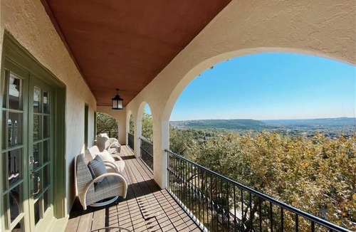 Northwest Hills House | Breathtaking View | 7 Beds | Stunning Designer Villa