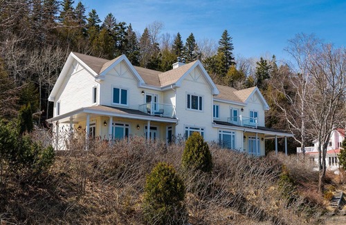 Saint Irenee House | Breathtaking view of the St Lawrence River!