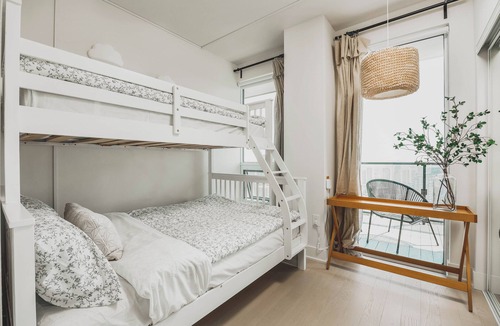 Church and Wellesley Condo | Breathtaking View Condo in Central DT Toronto w/ Free Parking