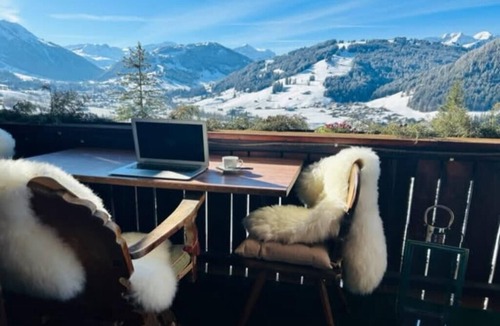 Saanen Apartment | Breathtaking View Cozy Chalet