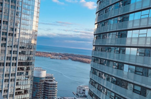 Central Waterfront Apartment | Breathtaking view in the heart of Toronto.