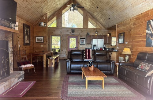 Sapphire Cabin | BREATHTAKING VIEWS @ 3,850 FEET, 4.2 ACRES GATED PRIVACY, 100 CONSECUTIVE 5-STAR