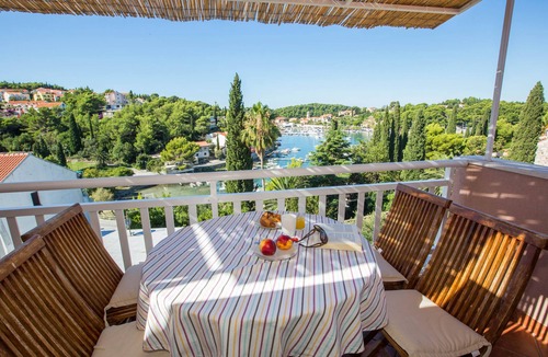 Cavtat Apartment | Breathtaking views apt close to sea