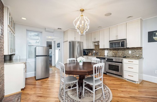 Mount Washington House | Breathtaking views of Pittsburgh from Mt. Washington! Rooftop deck + parking!