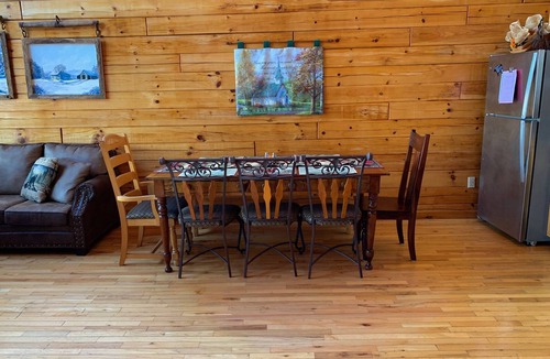Gatlinburg Cabin | Breathtaking views of the mountains sleeps 8.