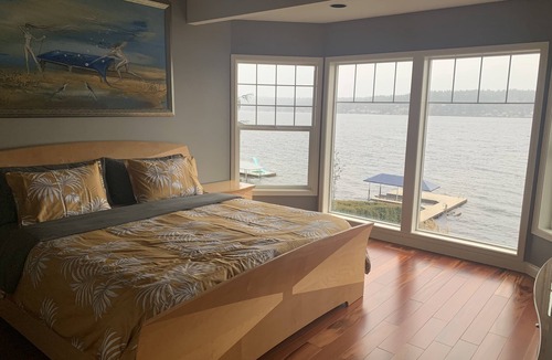 East Lake Hills House | Breathtaking views on Lake Sammamish!