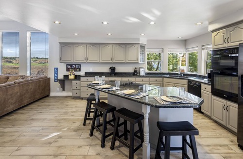 Page House | Breathtaking Views, Resort Style Backyard! 7 Bed,4 Bath 4300 sqft Private Home